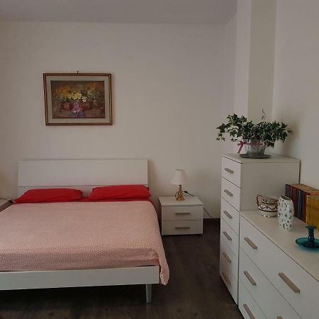 In Centro A Saint Vincent Apartment Bagian luar foto