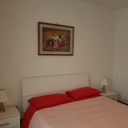 In Centro A Saint Vincent Apartment Bagian luar foto