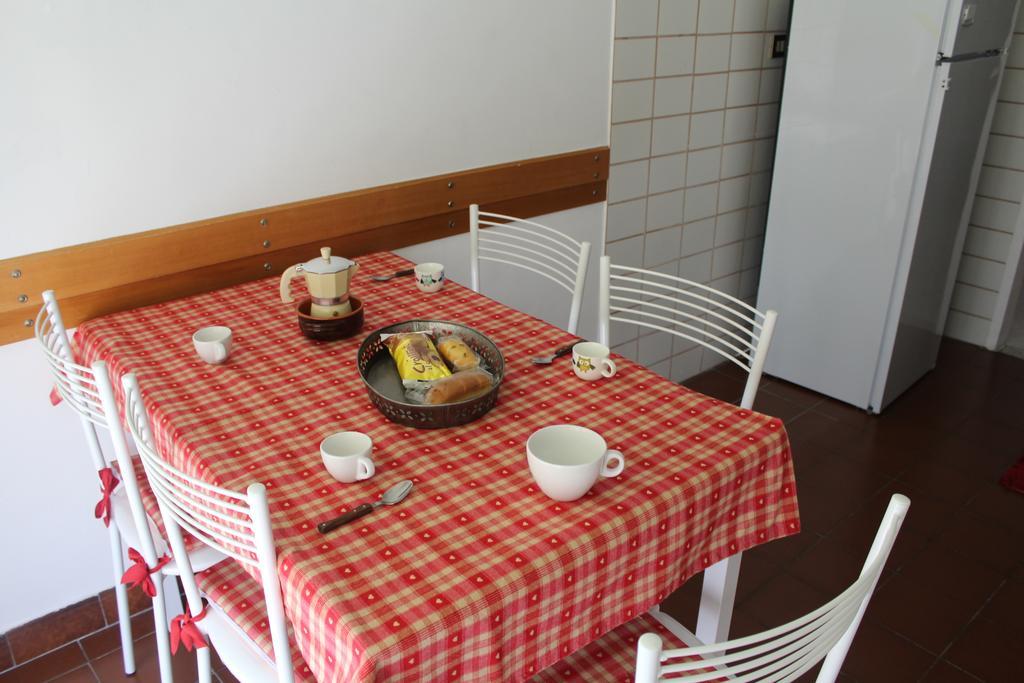 In Centro A Saint Vincent Apartment Bagian luar foto
