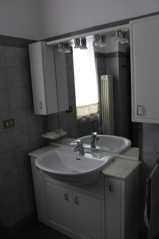 In Centro A Saint Vincent Apartment Bagian luar foto