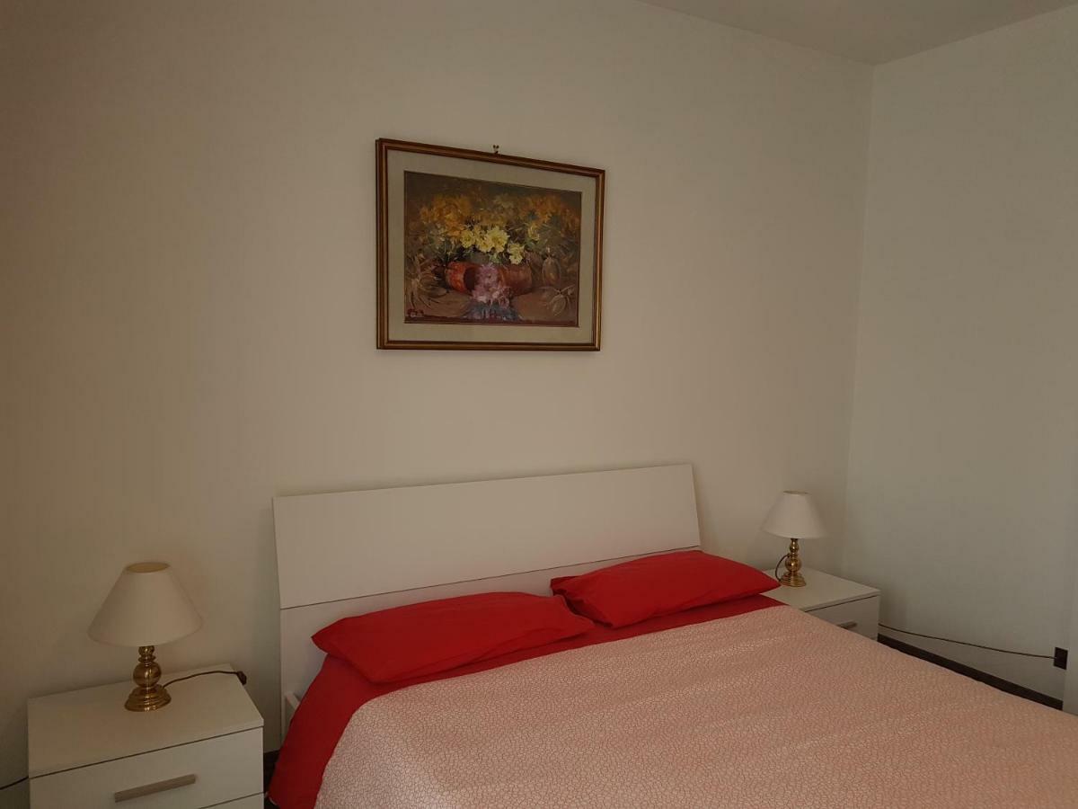 In Centro A Saint Vincent Apartment Bagian luar foto